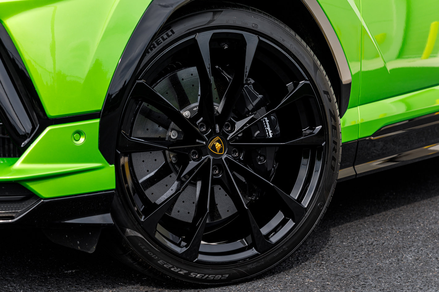 Used 2024 Lamborghini Urus S AWD/4WD image 2