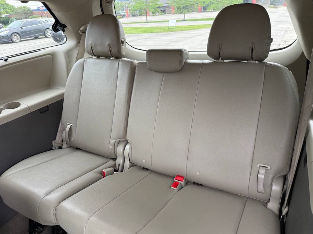 Used 2015 Toyota Sienna XLE Premium AWD/4WD image 17