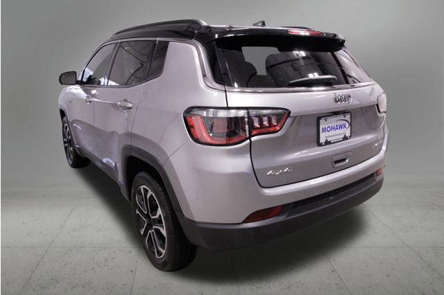 Used 2024 Jeep Compass Limited AWD/4WD image 3