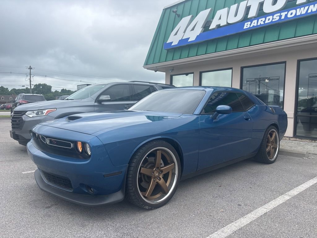 Used 2022 Dodge Challenger R/T w/ Plus Package RWD image 2