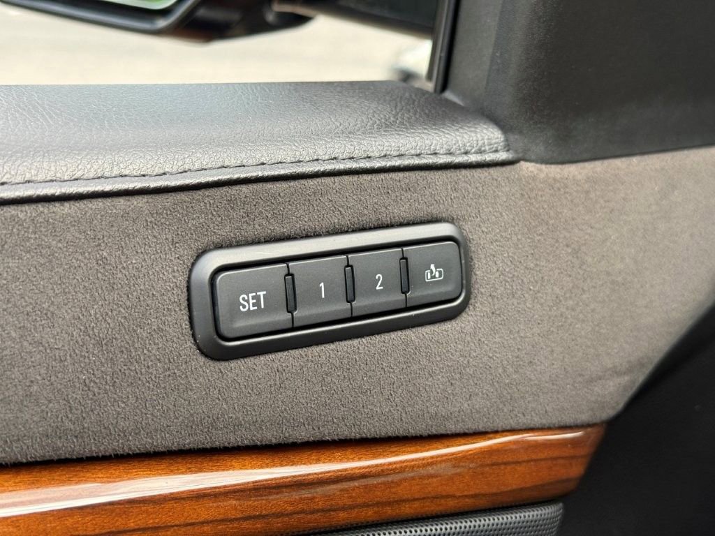 Used 2018 Cadillac Escalade ESV Premium Luxury AWD/4WD image 10