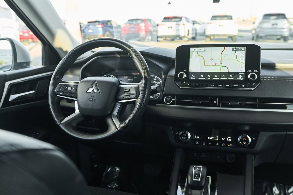 Used 2024 Mitsubishi Outlander SE image 27