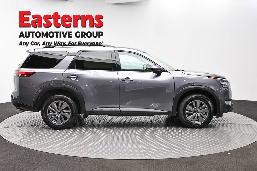 Used 2025 Nissan Pathfinder SV FWD image 4