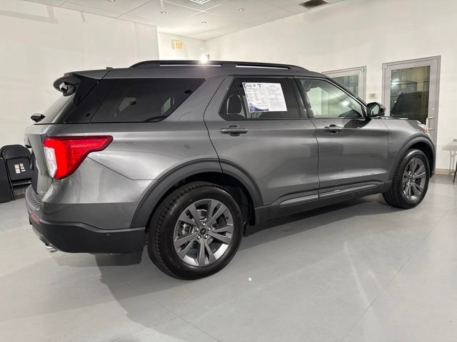 Used 2022 Ford Explorer XLT w/ Equipment Group 202A AWD/4WD image 15