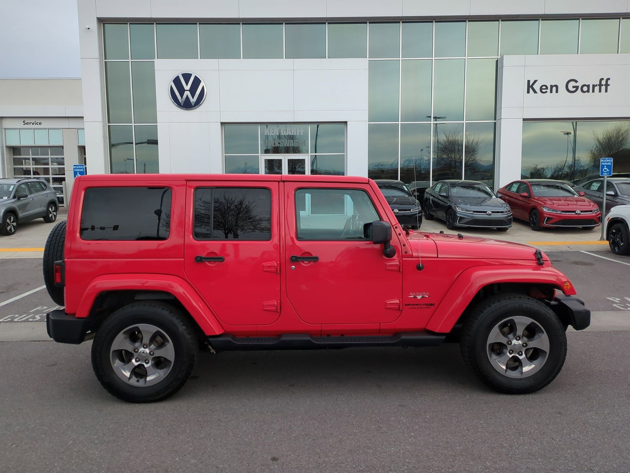 Used 2018 Jeep Wrangler Unlimited Sahara image 2