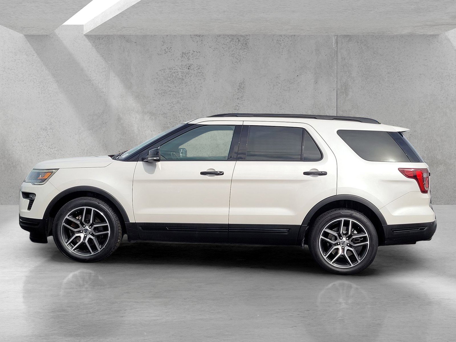 Used 2018 Ford Explorer Sport w/ Equipment Group 401A image 7