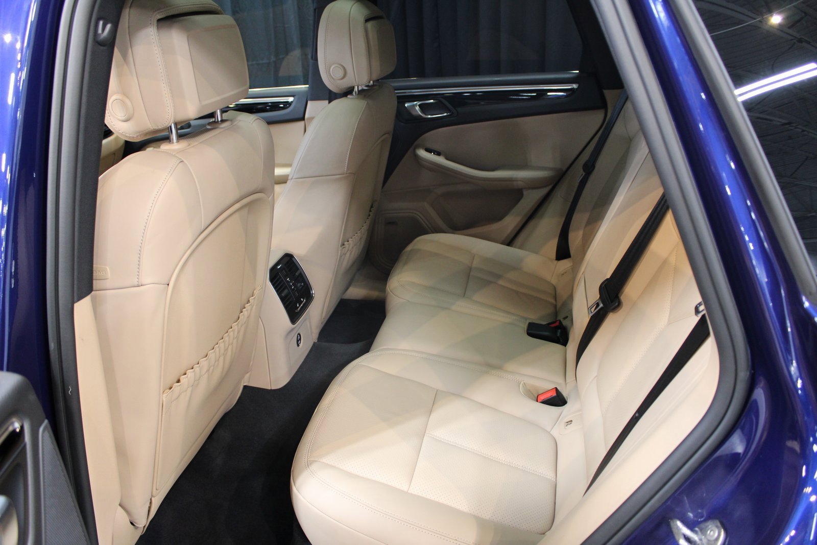 Certified 2025 Porsche Macan image 21