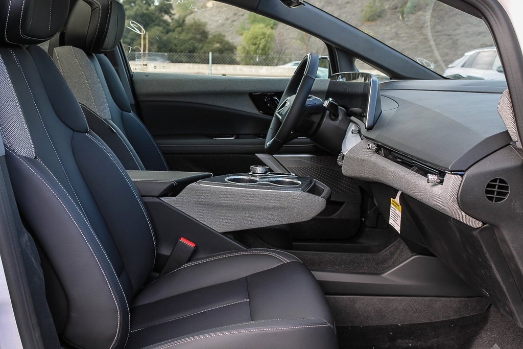 Used 2025 Cadillac Optiq Sport 1 image 17