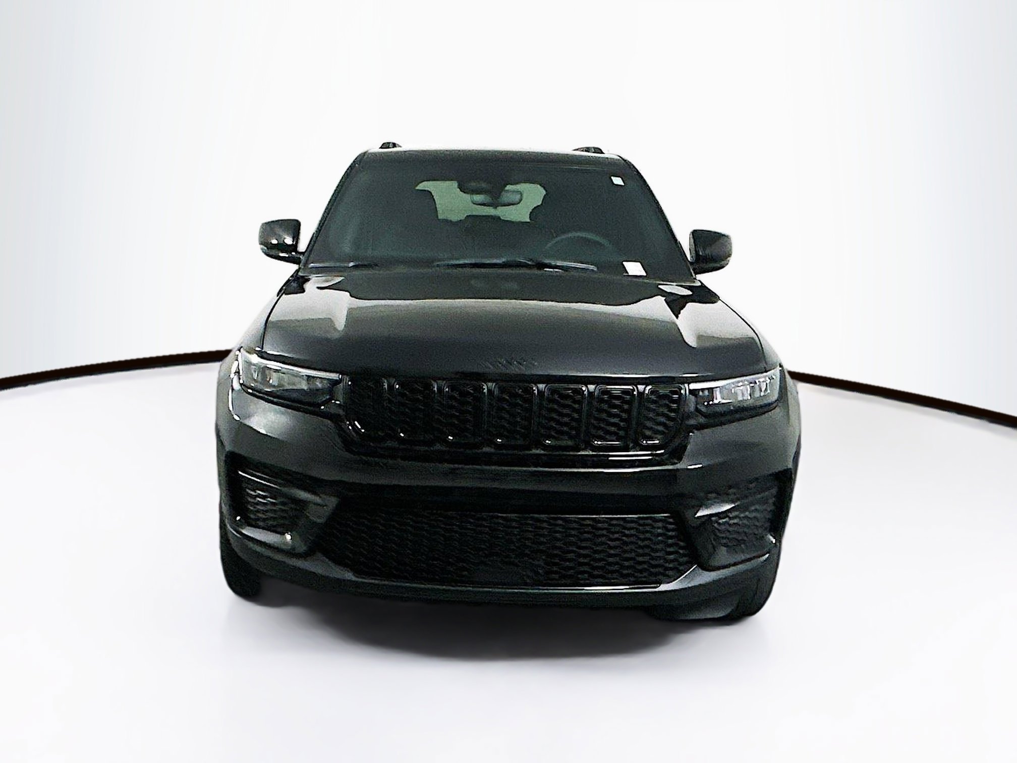 Used 2023 Jeep Grand Cherokee Altitude image 2