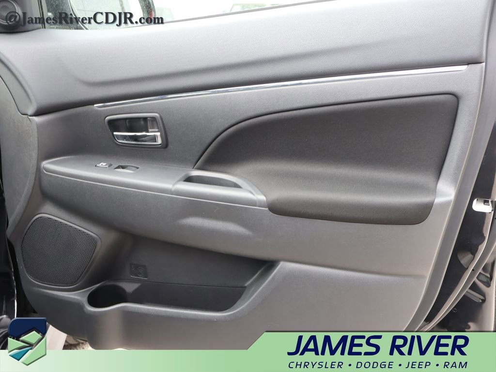 Used 2025 Mitsubishi Outlander Sport LE AWD/4WD image 28
