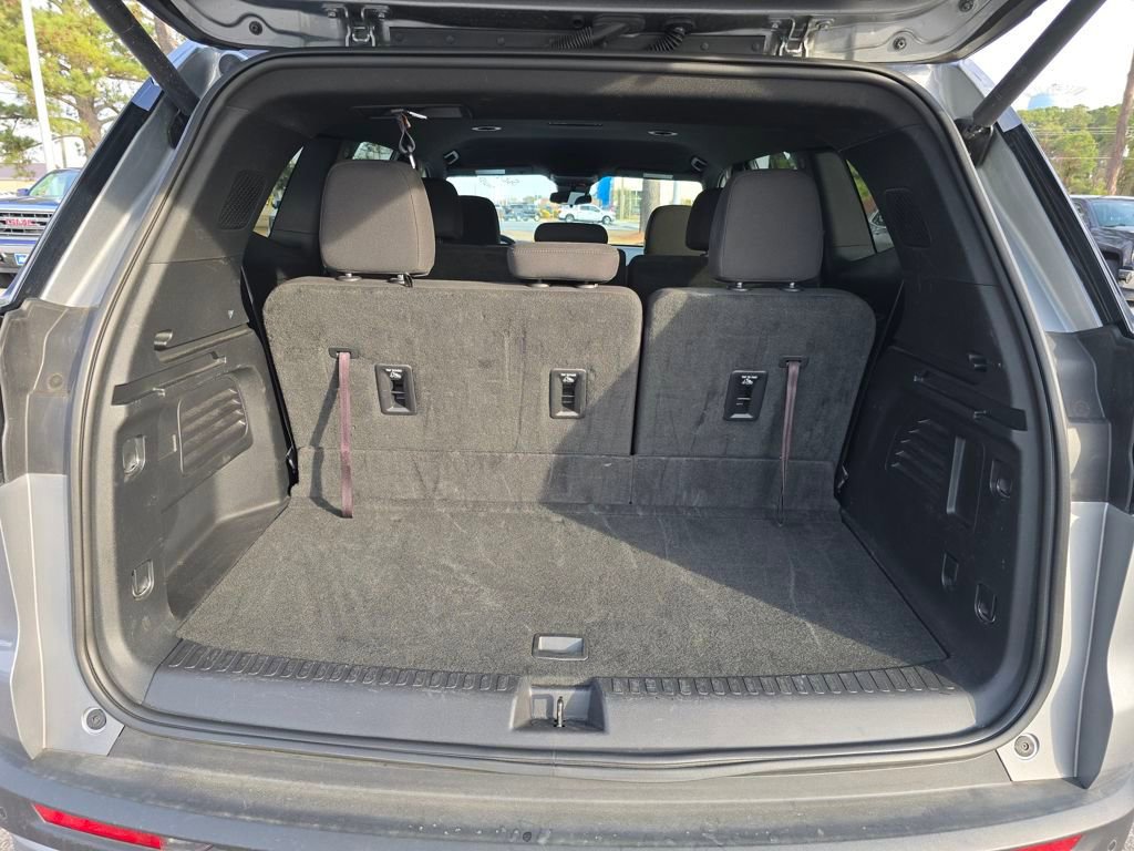 Used 2025 GMC Acadia Elevation image 11