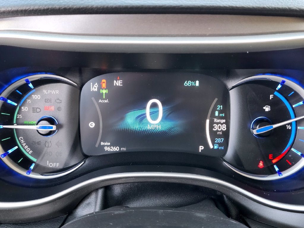Used 2021 Chrysler Pacifica Touring-L w/ Uconnect Theater Family Group FWD image 32
