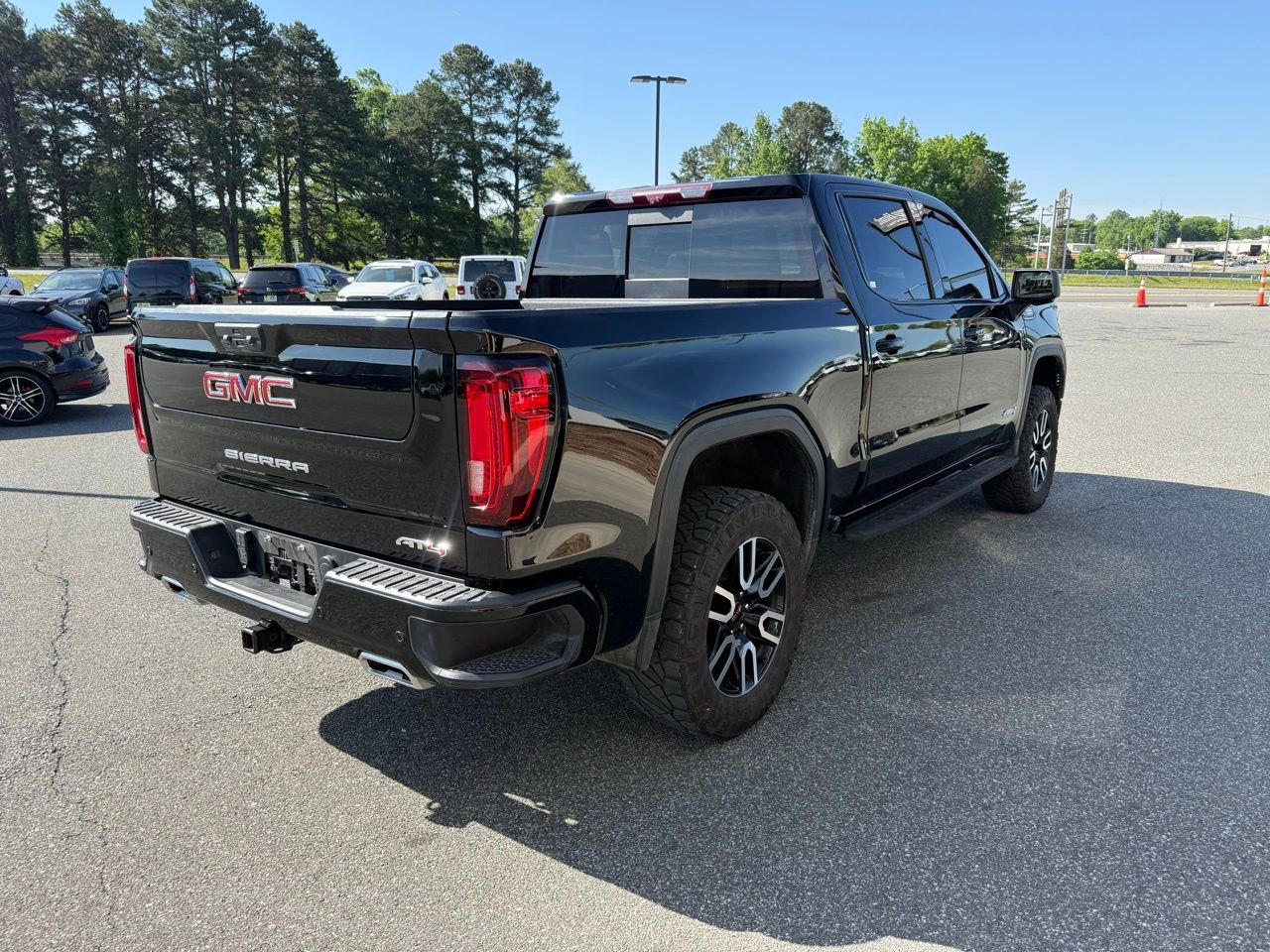 Used 2023 GMC Sierra 1500 AT4 w/ Technology Package AWD/4WD image 7