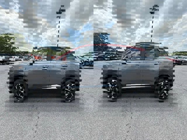 New 2025 Nissan Kicks SV image 8