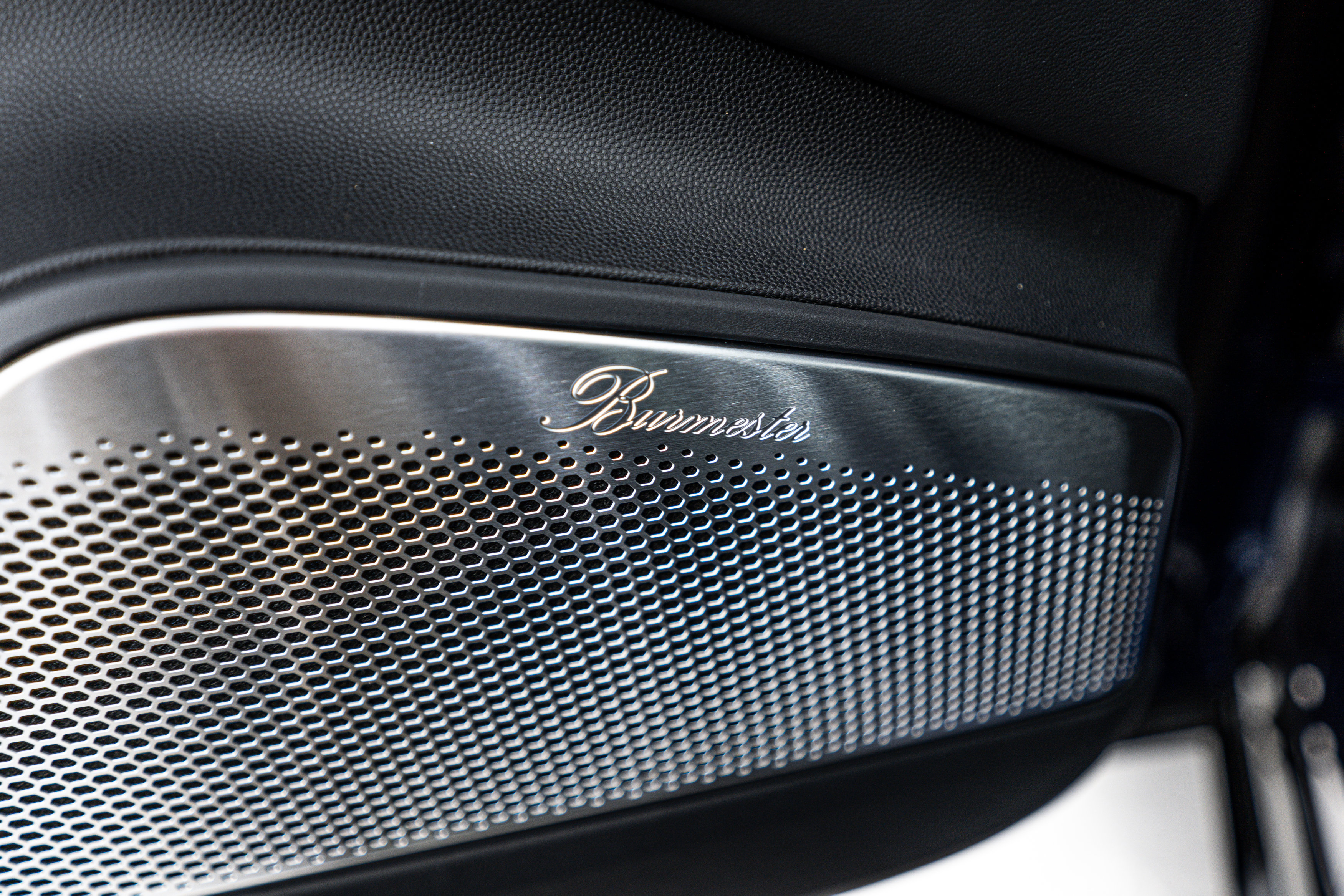 New 2025 Porsche Macan Turbo Electric image 18