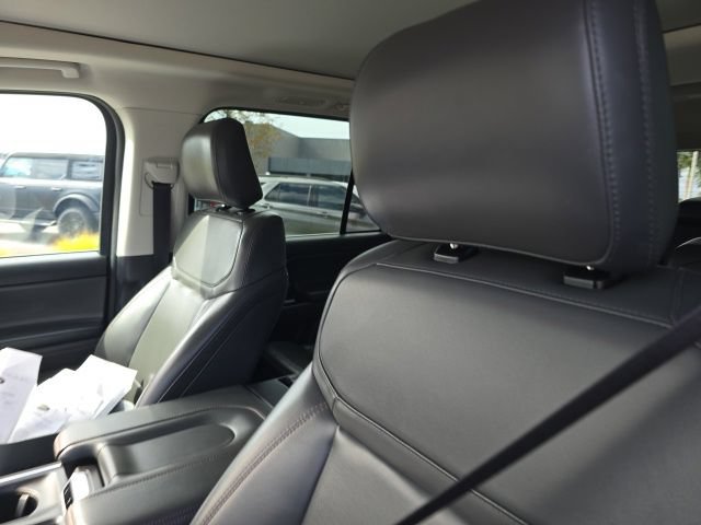 Used 2025 Ford Expedition Active AWD/4WD image 8
