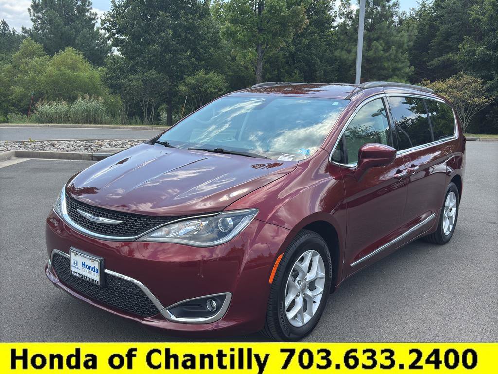 Used 2017 Chrysler Pacifica Touring-L w/ Tire & Wheel Group FWD image 3