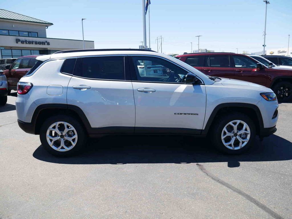 New 2025 Jeep Compass Latitude image 19