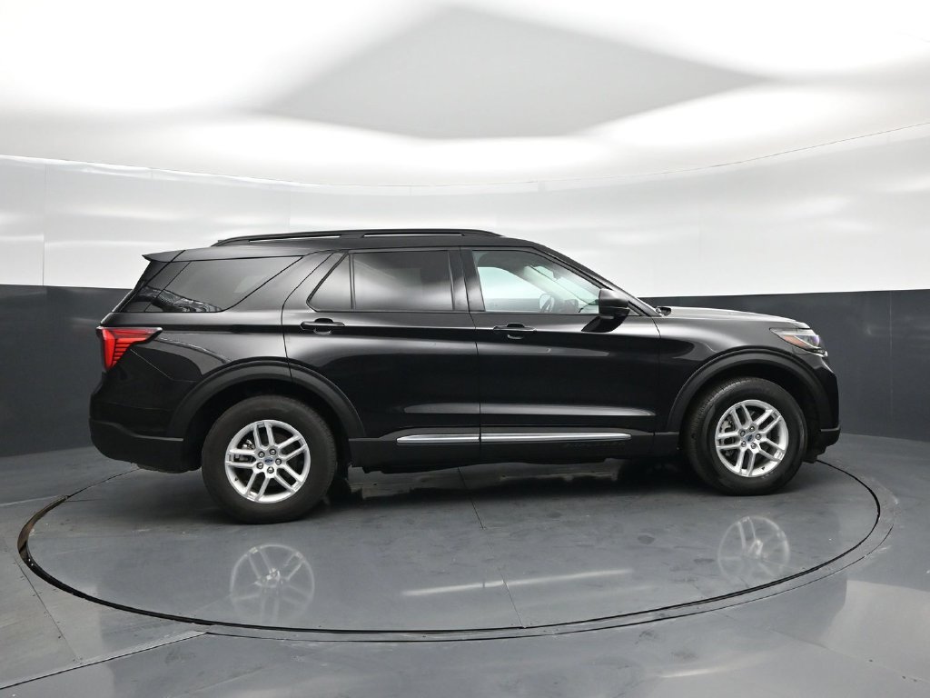 Used 2025 Ford Explorer Active AWD/4WD image 28