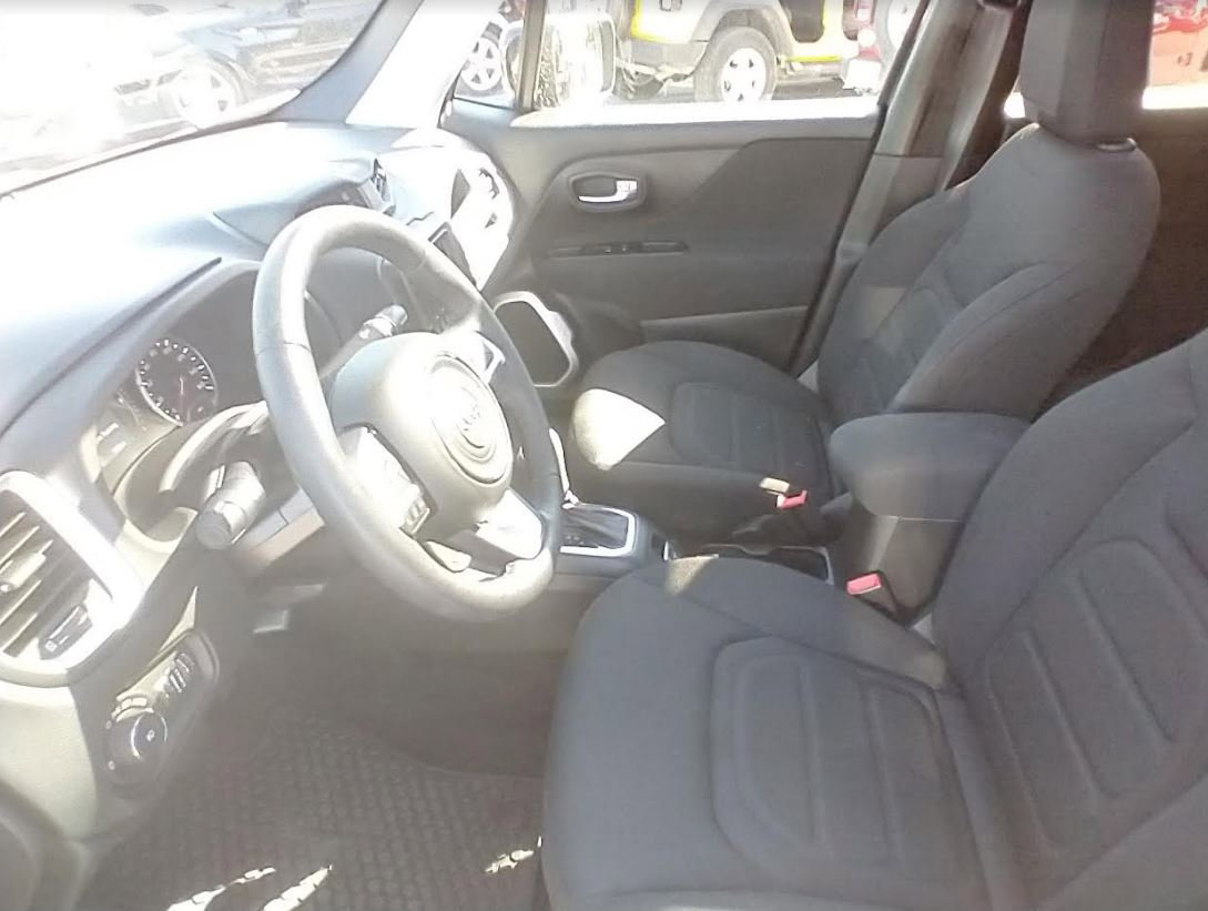 Used 2020 Jeep Renegade Latitude w/ Cold Weather Group image 17