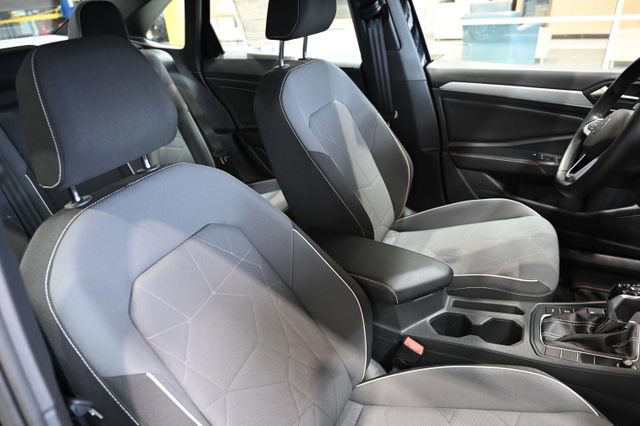 Used 2025 Volkswagen Jetta Sport image 8