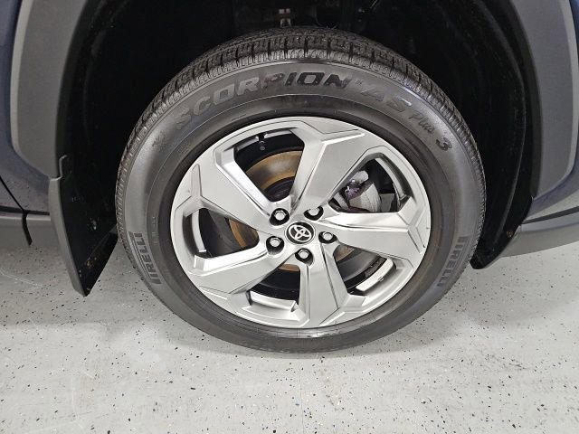 Used 2020 Toyota RAV4 Limited image 8