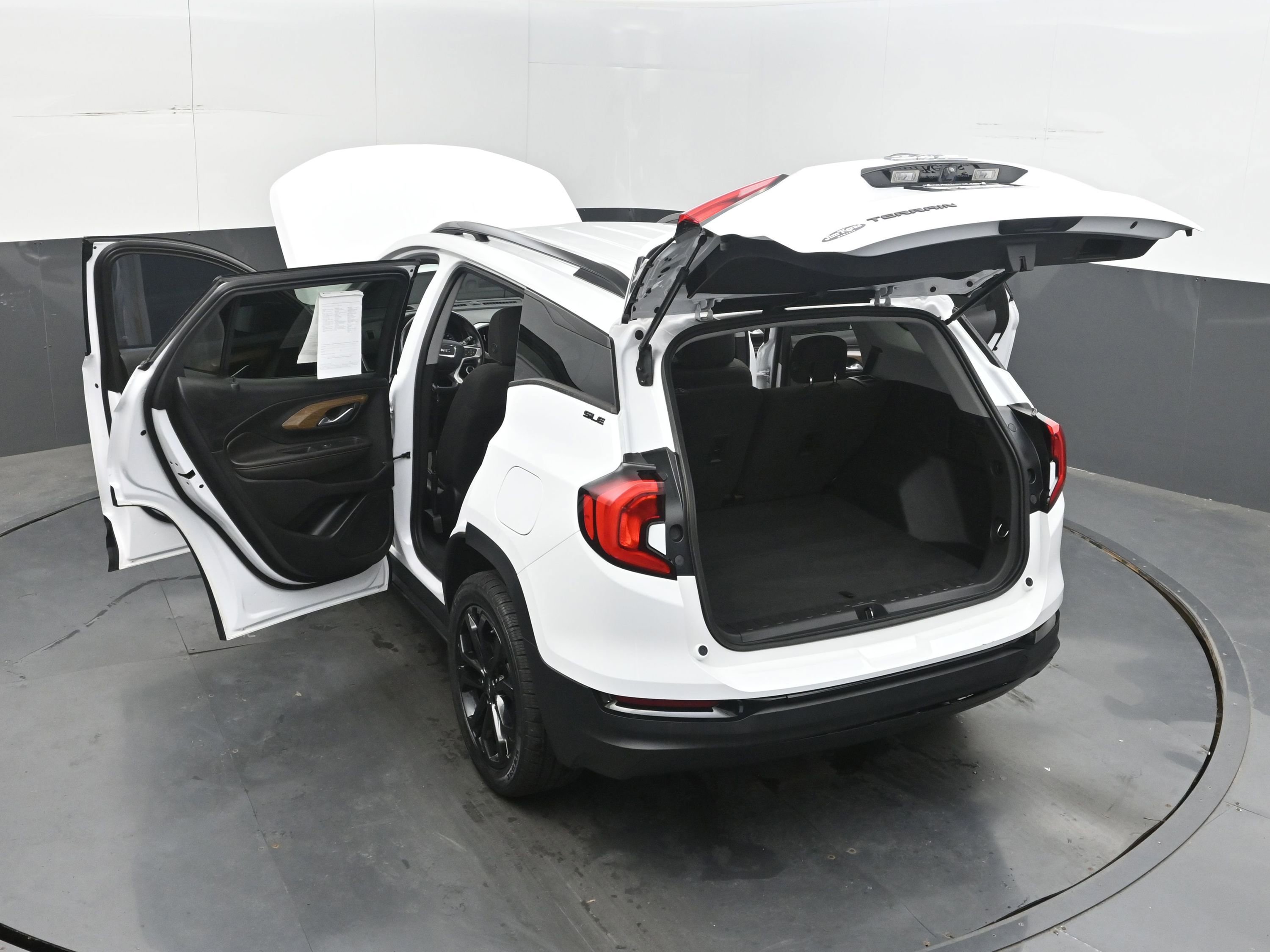 Used 2020 GMC Terrain SLE w/ Driver Convenience Package FWD image 42
