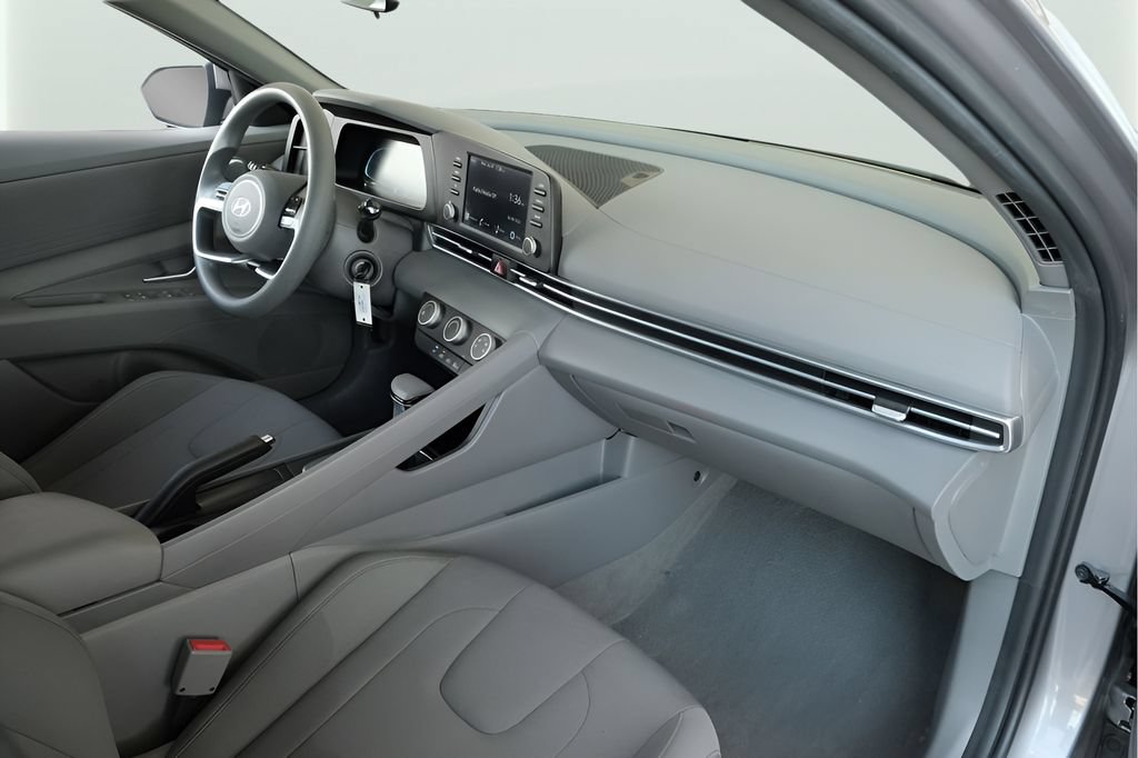 Used 2025 Hyundai Elantra SE FWD image 10