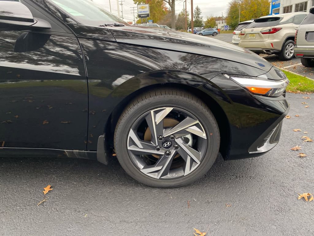 New 2025 Hyundai Elantra SEL image 8