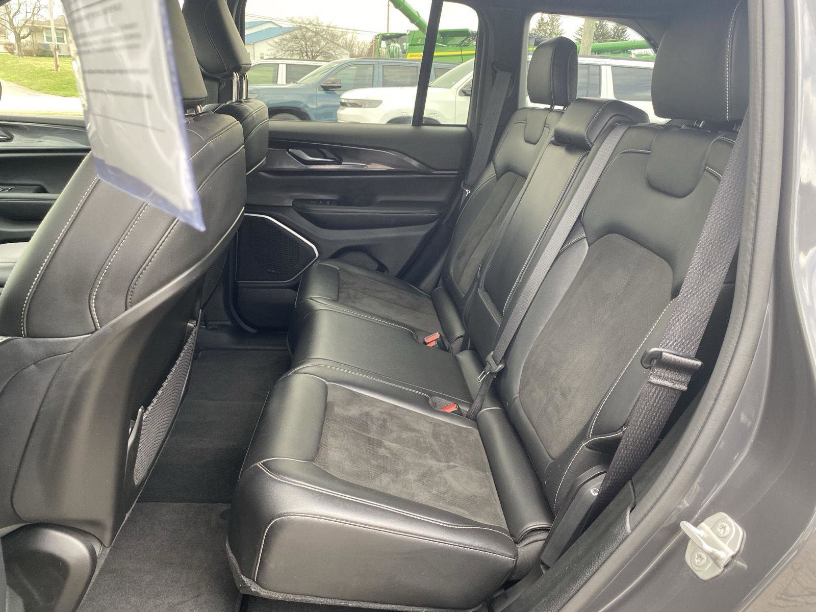 Used 2022 Jeep Grand Cherokee Altitude image 29