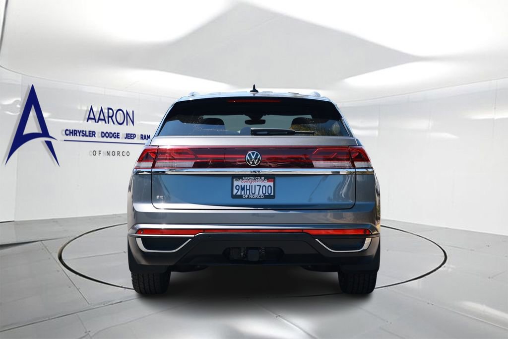 Used 2024 Volkswagen Atlas Cross Sport SE FWD image 3