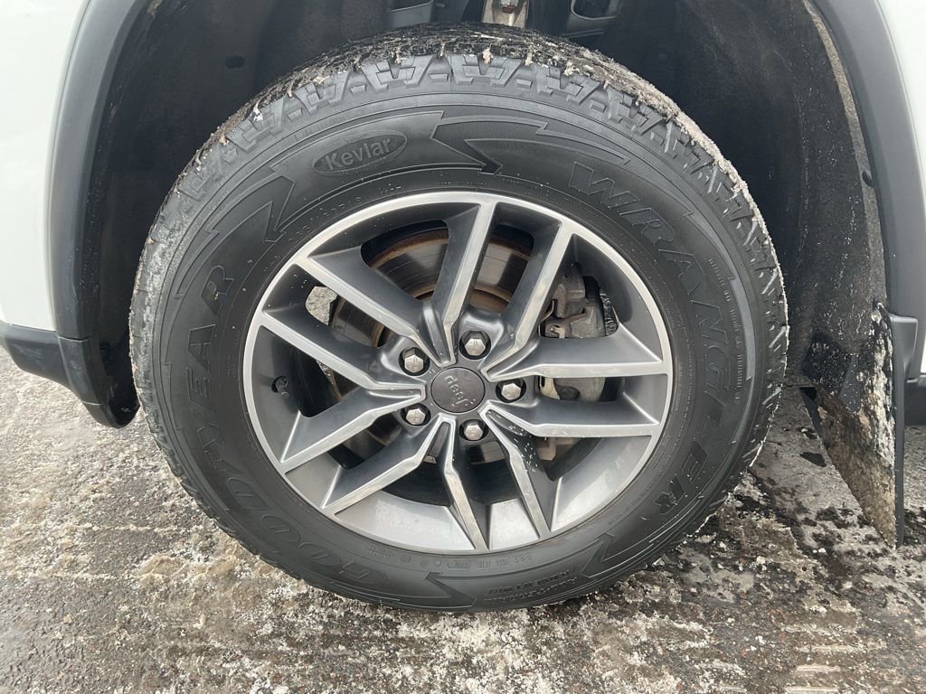 Used 2020 Jeep Grand Cherokee Laredo w/ Quick Order Package 2BN North image 9