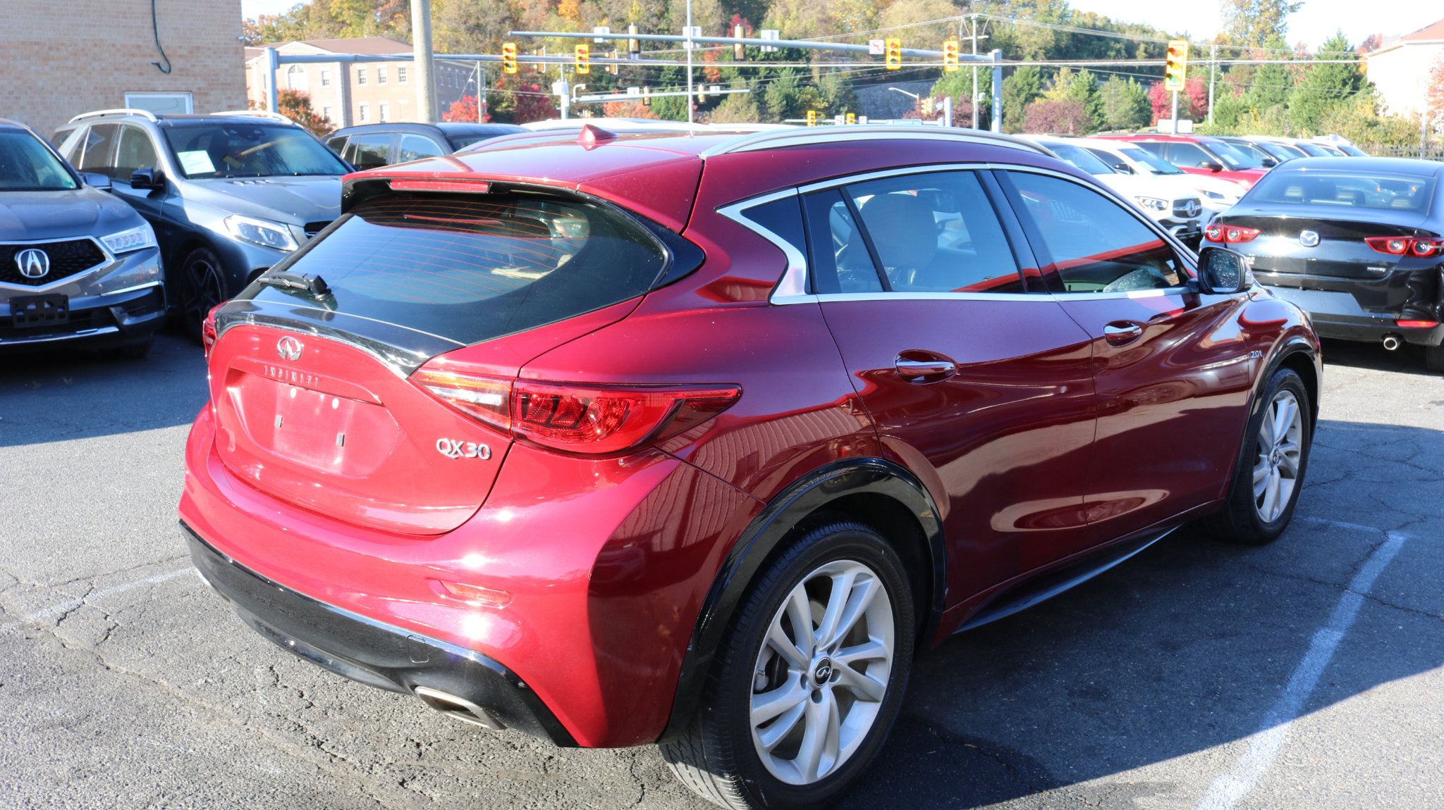 Used 2019 INFINITI QX30 image 10