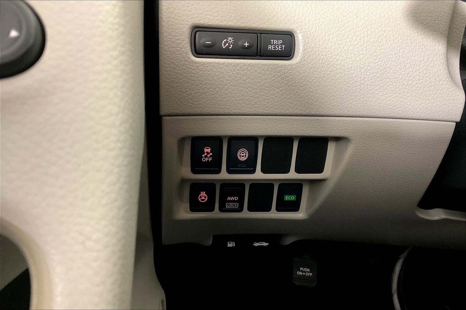 Certified 2018 Nissan Rogue Sport SL w/ SL Premium Package AWD/4WD image 15