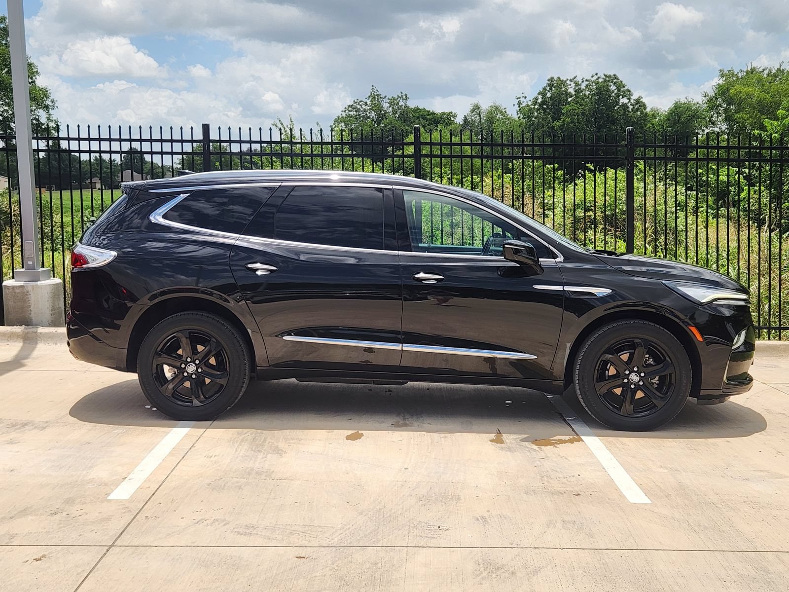 Used 2024 Buick Enclave Essence w/ Experience Buick Package FWD image 7