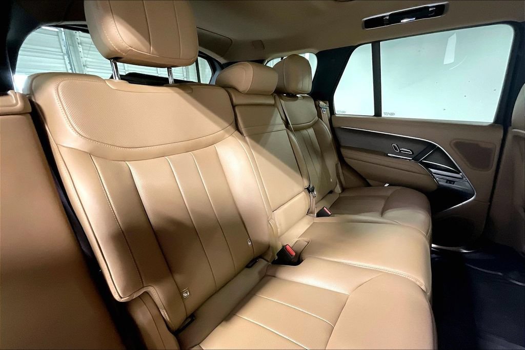 Used 2025 Land Rover Range Rover SE AWD/4WD image 34