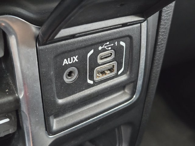 Used 2026 Jeep Wrangler Unlimited Sahara AWD/4WD image 25