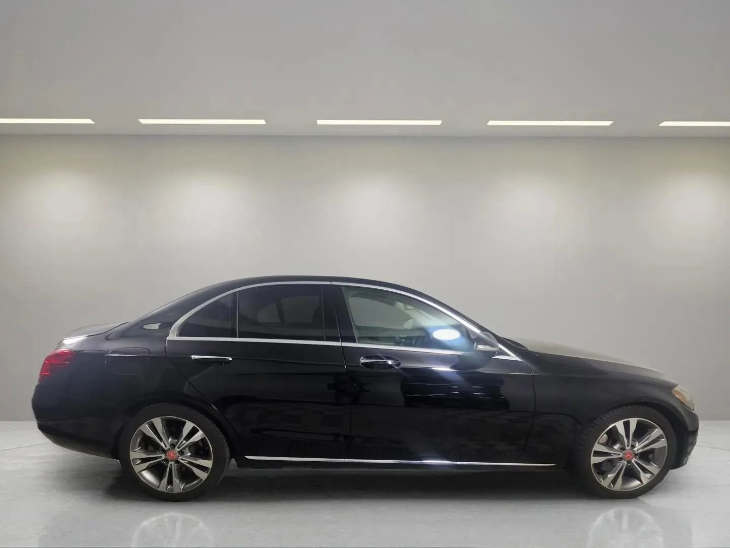 Used 2015 Mercedes-Benz C 300 Sedan image 8