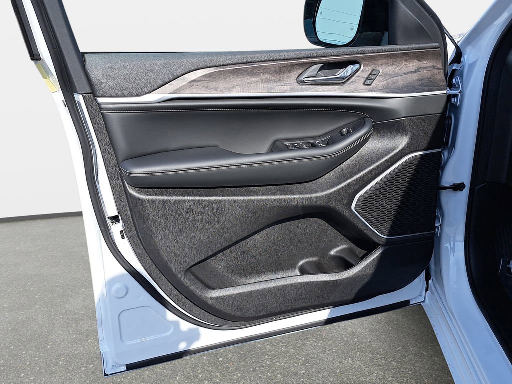 New 2026 Jeep Grand Cherokee L Limited image 29