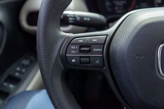 Used 2023 Honda HR-V LX image 17