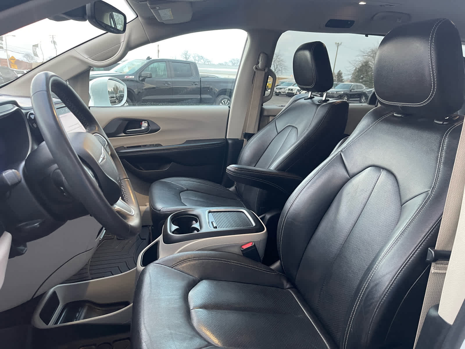 Used 2022 Chrysler Pacifica Touring-L image 18