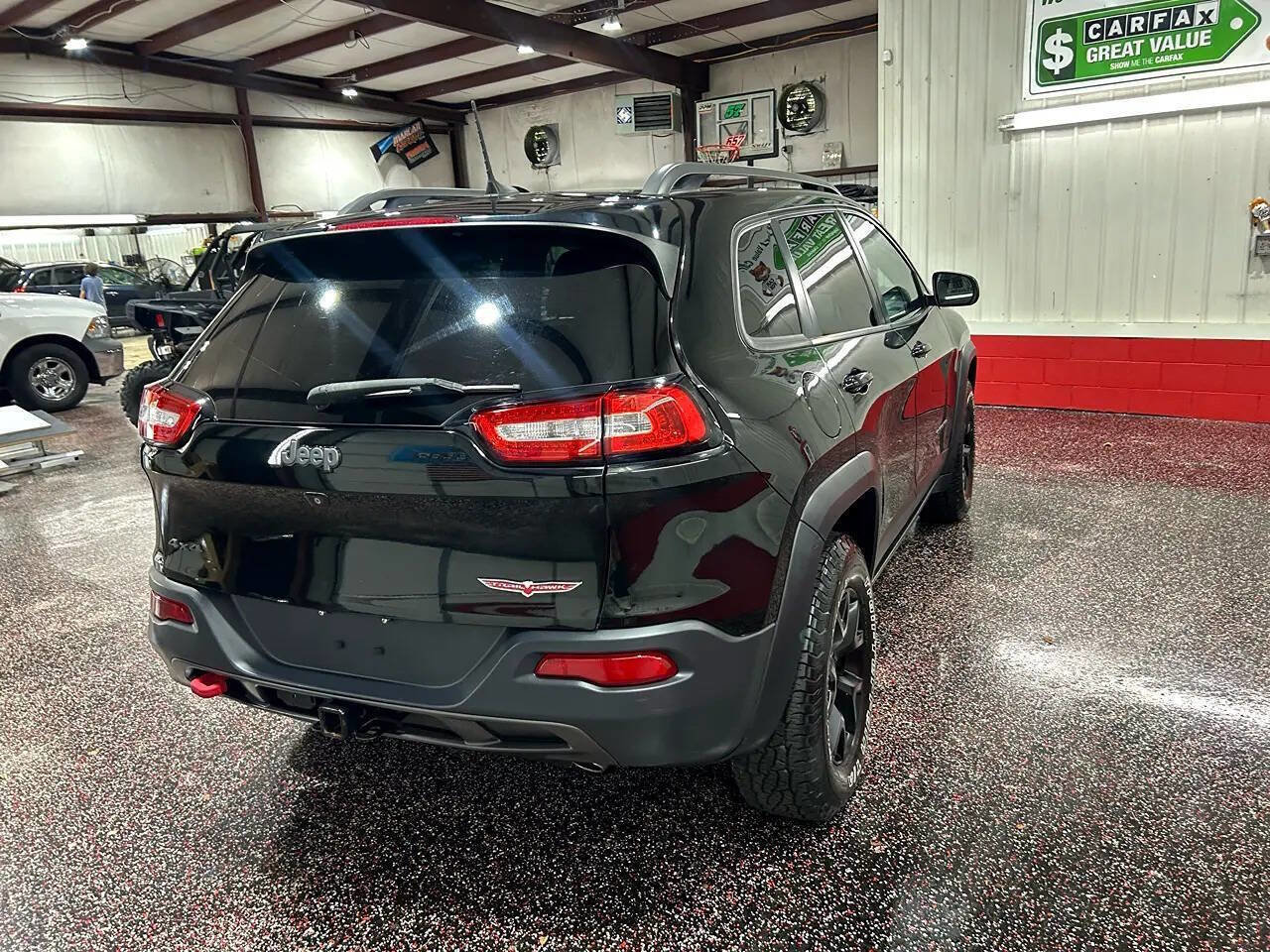 Used 2018 Jeep Cherokee Trailhawk w/ Cold Weather Group image 8