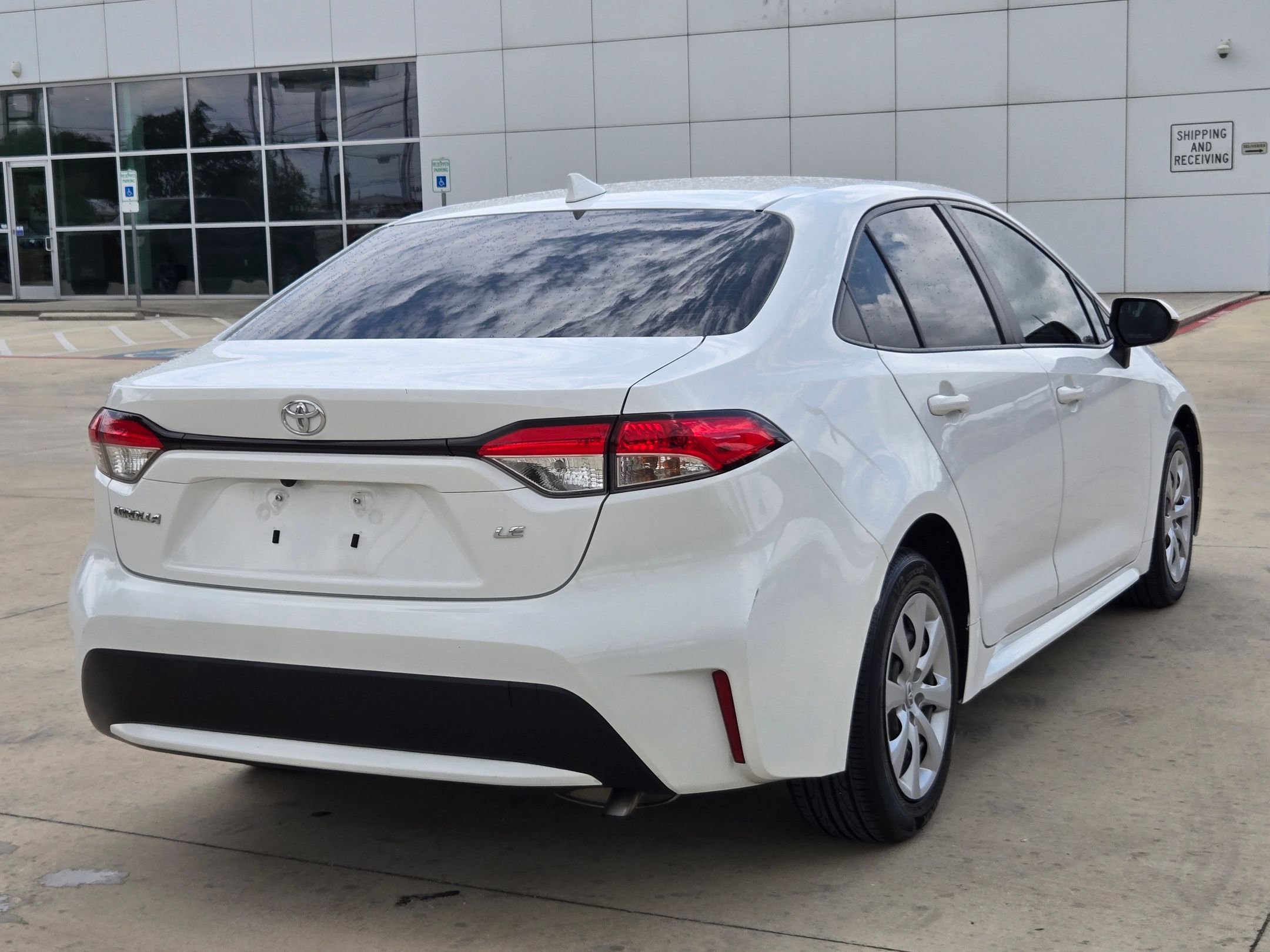 Used 2022 Toyota Corolla LE FWD image 7