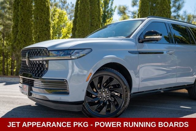 Used 2025 Lincoln Navigator Reserve w/ Jet Appearance Package image 3