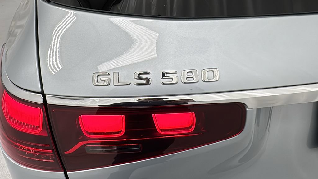 Used 2024 Mercedes-Benz GLS 580 4MATIC image 43