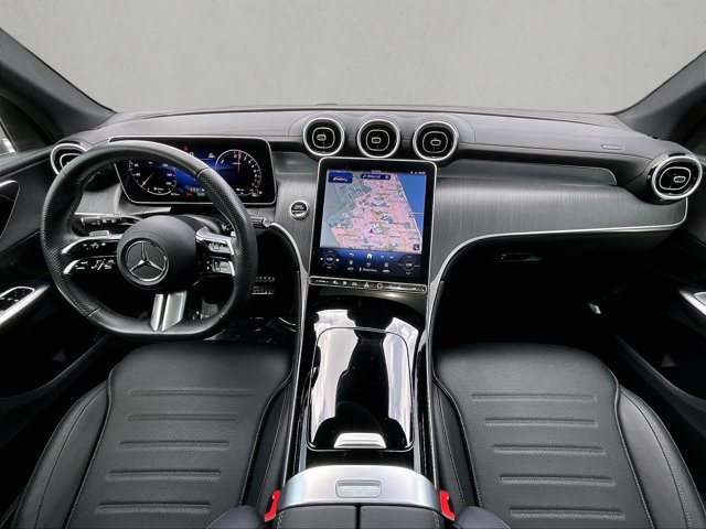 Used 2025 Mercedes-Benz GLC 350e 4MATIC image 16