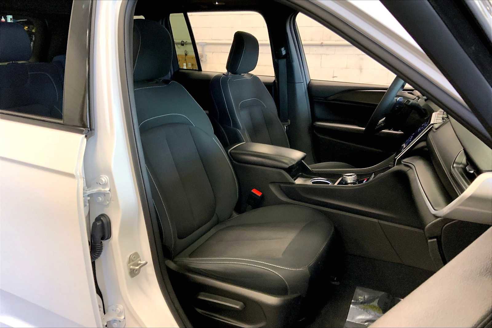 Used 2024 Jeep Grand Cherokee Laredo X w/ Trailer Tow Package image 8