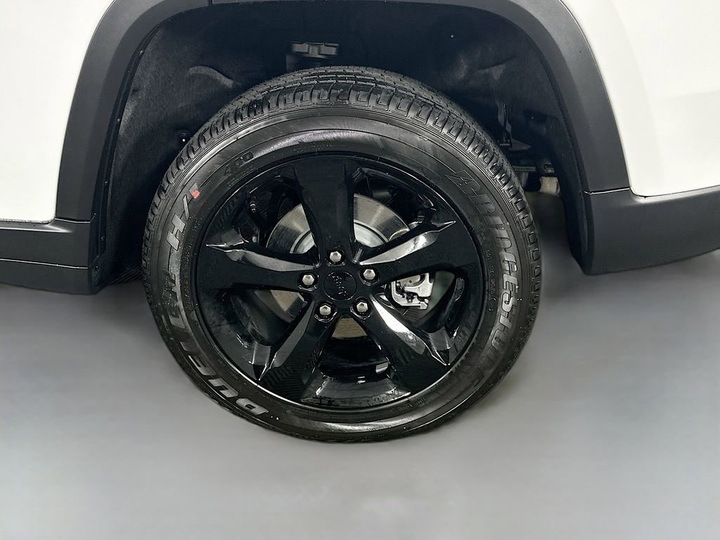 New 2025 Jeep Grand Cherokee Altitude image 17