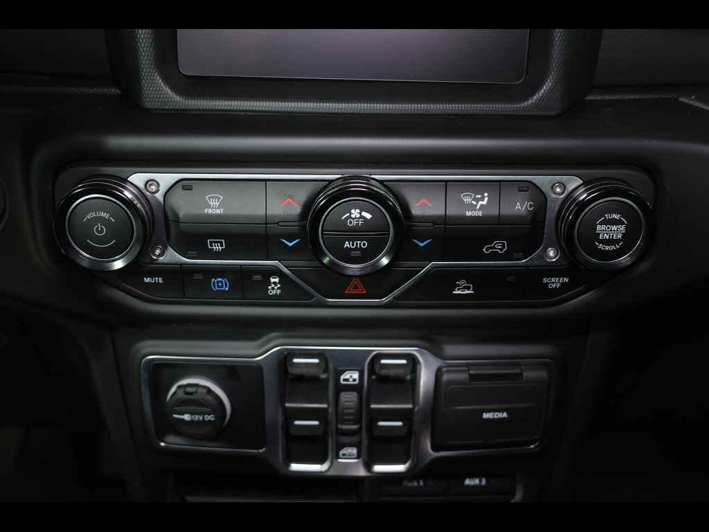 Used 2022 Jeep Wrangler Unlimited Sahara AWD/4WD image 24