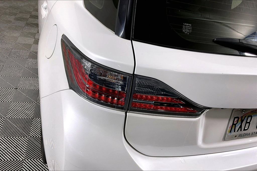 Used 2013 Lexus CT 200h FWD image 27